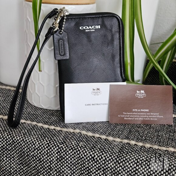 Coach Legacy Cellphone Wristlet – Black Leather - Picture 10 of 12